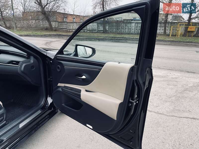 Седан Lexus ES 2019 в Рівному