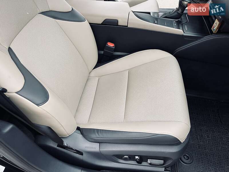 Седан Lexus ES 2019 в Рівному