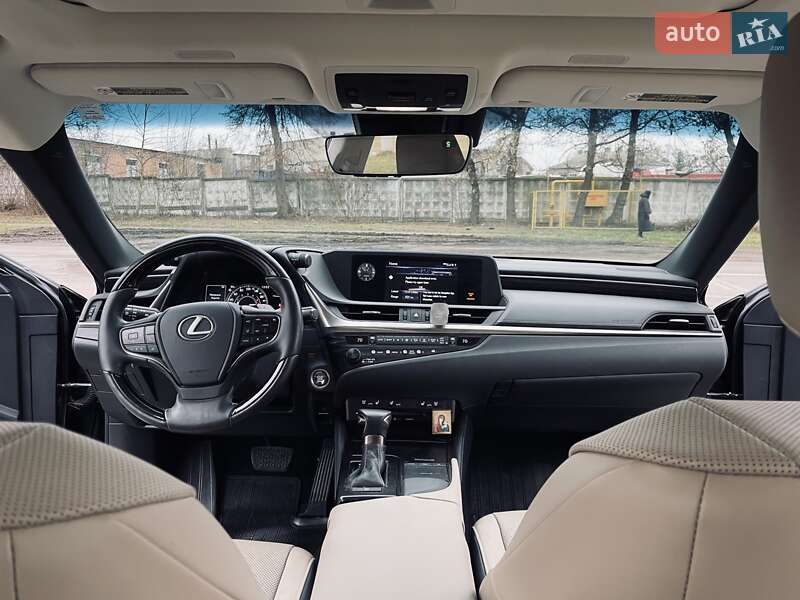 Седан Lexus ES 2019 в Рівному