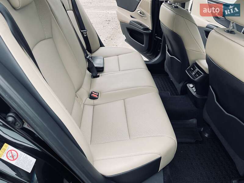 Седан Lexus ES 2019 в Рівному