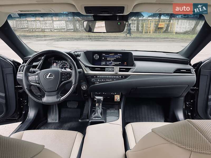 Седан Lexus ES 2019 в Ровно