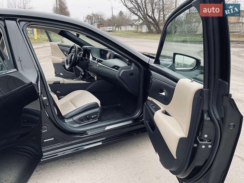 Седан Lexus ES 2019 в Рівному