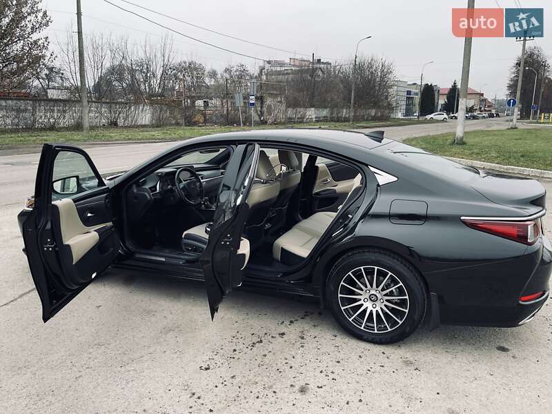 Седан Lexus ES 2019 в Рівному