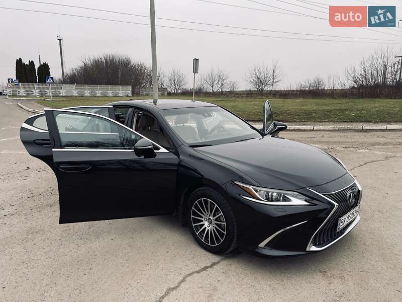 Седан Lexus ES 2019 в Рівному