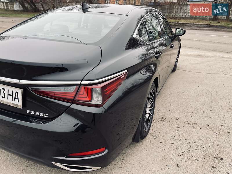 Седан Lexus ES 2019 в Рівному