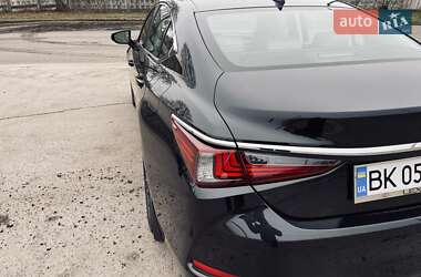 Седан Lexus ES 2019 в Рівному