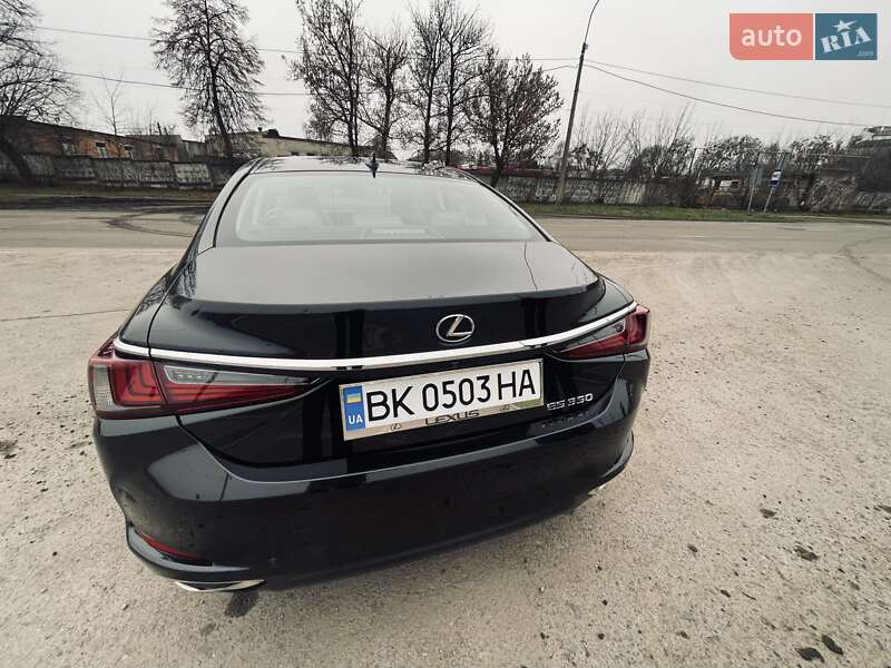 Седан Lexus ES 2019 в Рівному