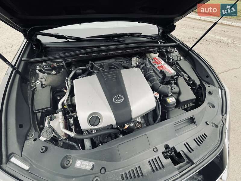 Седан Lexus ES 2019 в Рівному