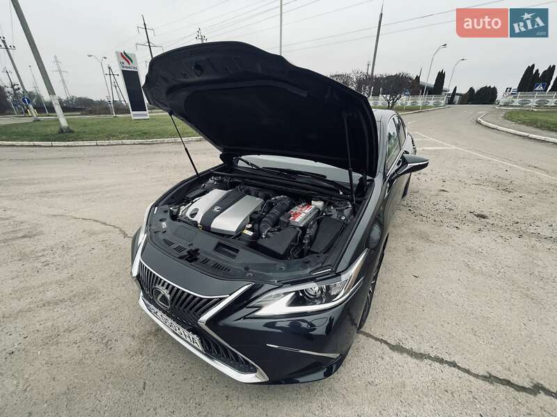 Седан Lexus ES 2019 в Рівному