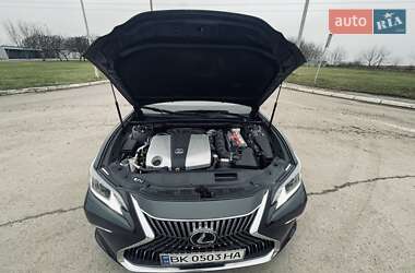 Седан Lexus ES 2019 в Рівному