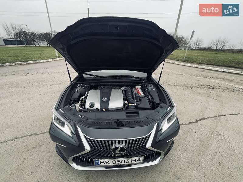 Седан Lexus ES 2019 в Ровно