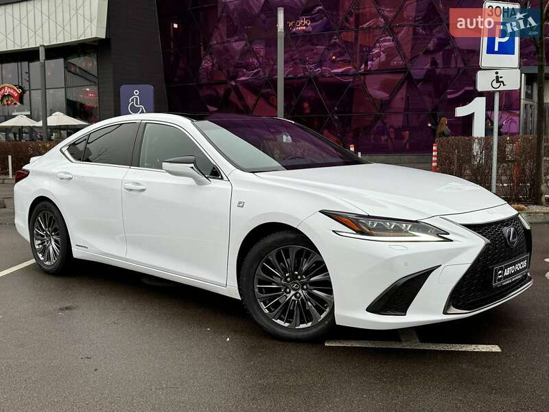 Lexus ES 2020