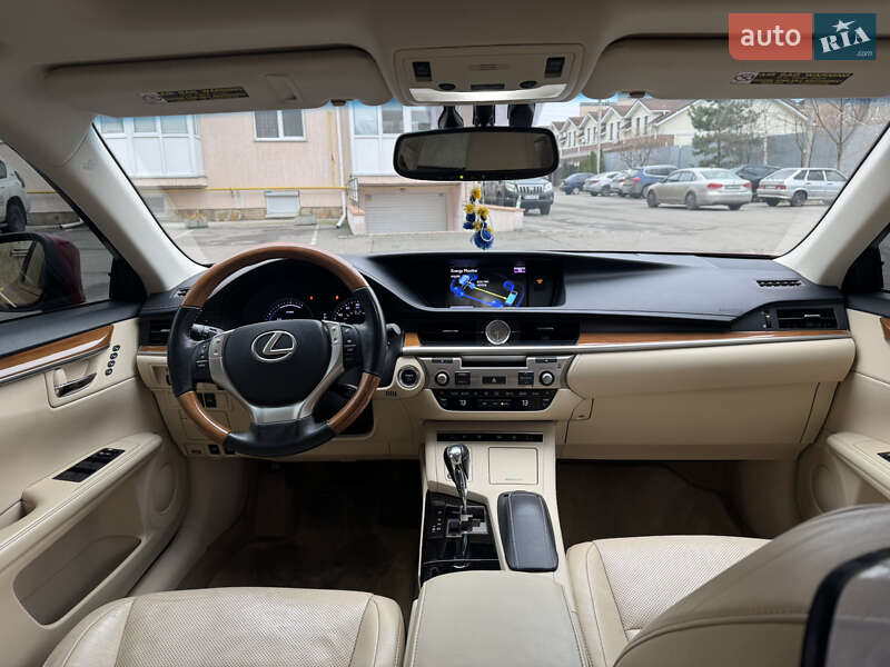 Седан Lexus ES 2013 в Софиевской Борщаговке