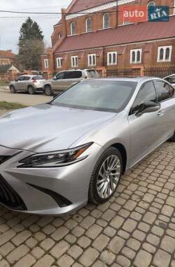 Седан Lexus ES 2023 в Коломиї