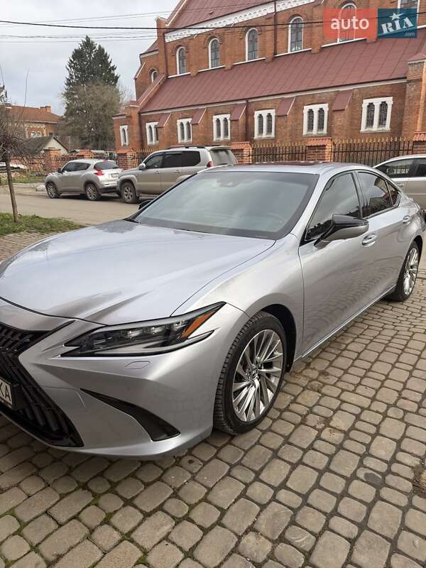 Седан Lexus ES 2023 в Коломые