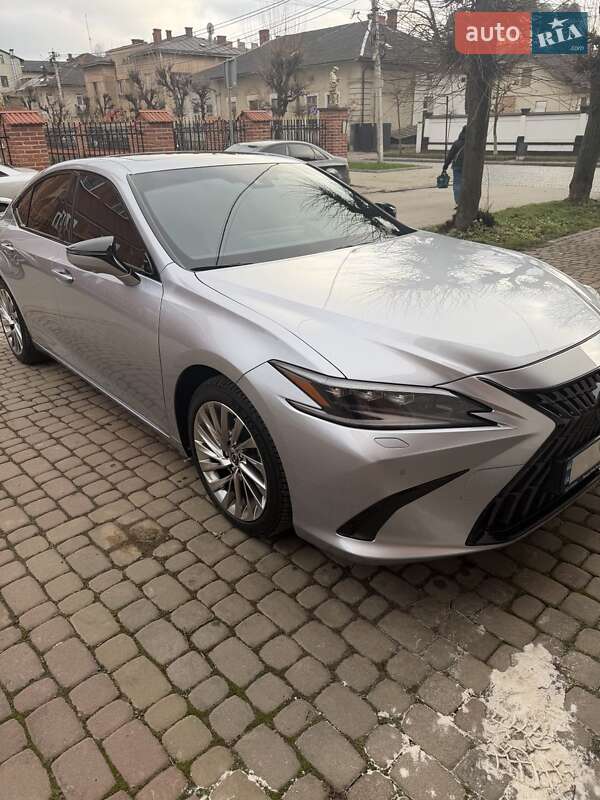 Седан Lexus ES 2023 в Коломые