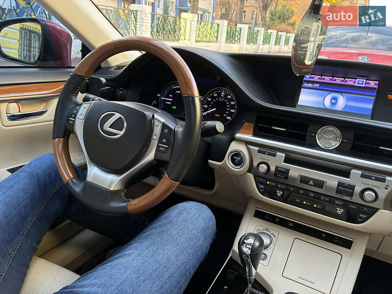 Седан Lexus ES 2014 в Киеве фото 28 Седан Lexus ES 2014 в Киеве