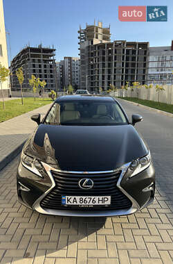 Седан Lexus ES 2016 в Киеве