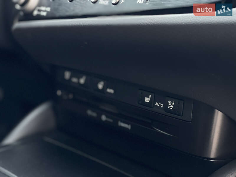 Седан Lexus ES 2022 в Каменском