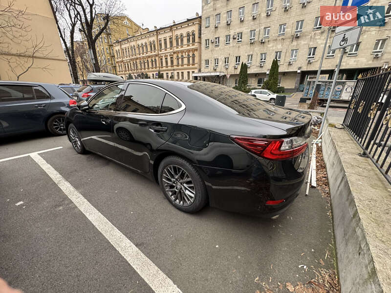 Седан Lexus ES 2018 в Киеве