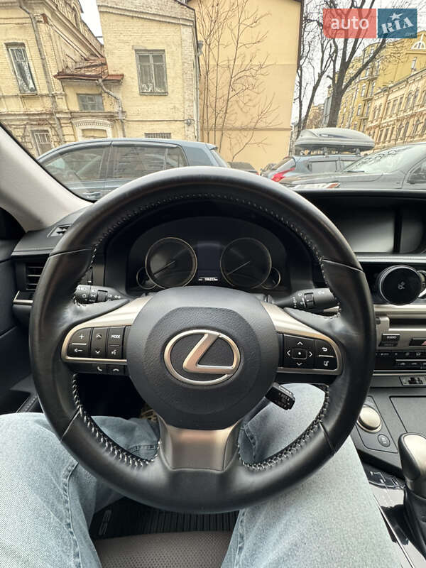 Седан Lexus ES 2018 в Киеве