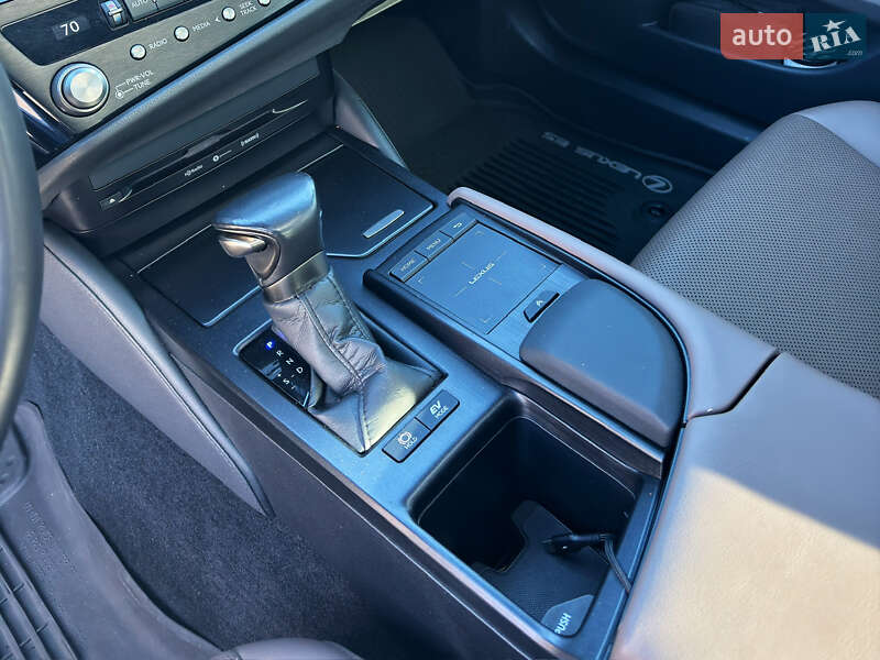 Седан Lexus ES 2021 в Запоріжжі