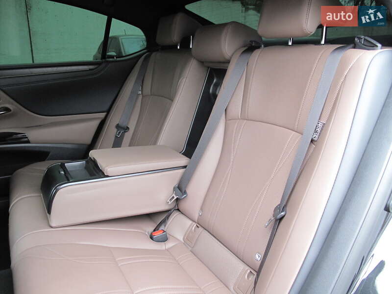 Седан Lexus ES 2024 в Киеве