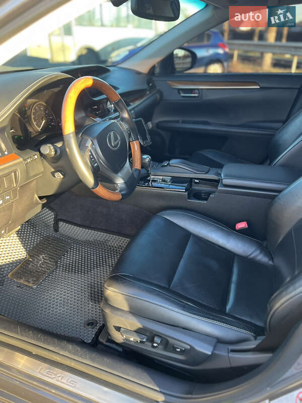 Седан Lexus ES 2013 в Софиевской Борщаговке