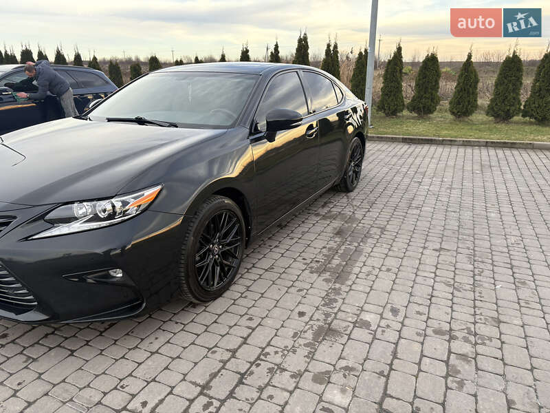 Седан Lexus ES 2017 в Городке