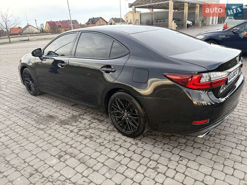 Седан Lexus ES 2017 в Городке