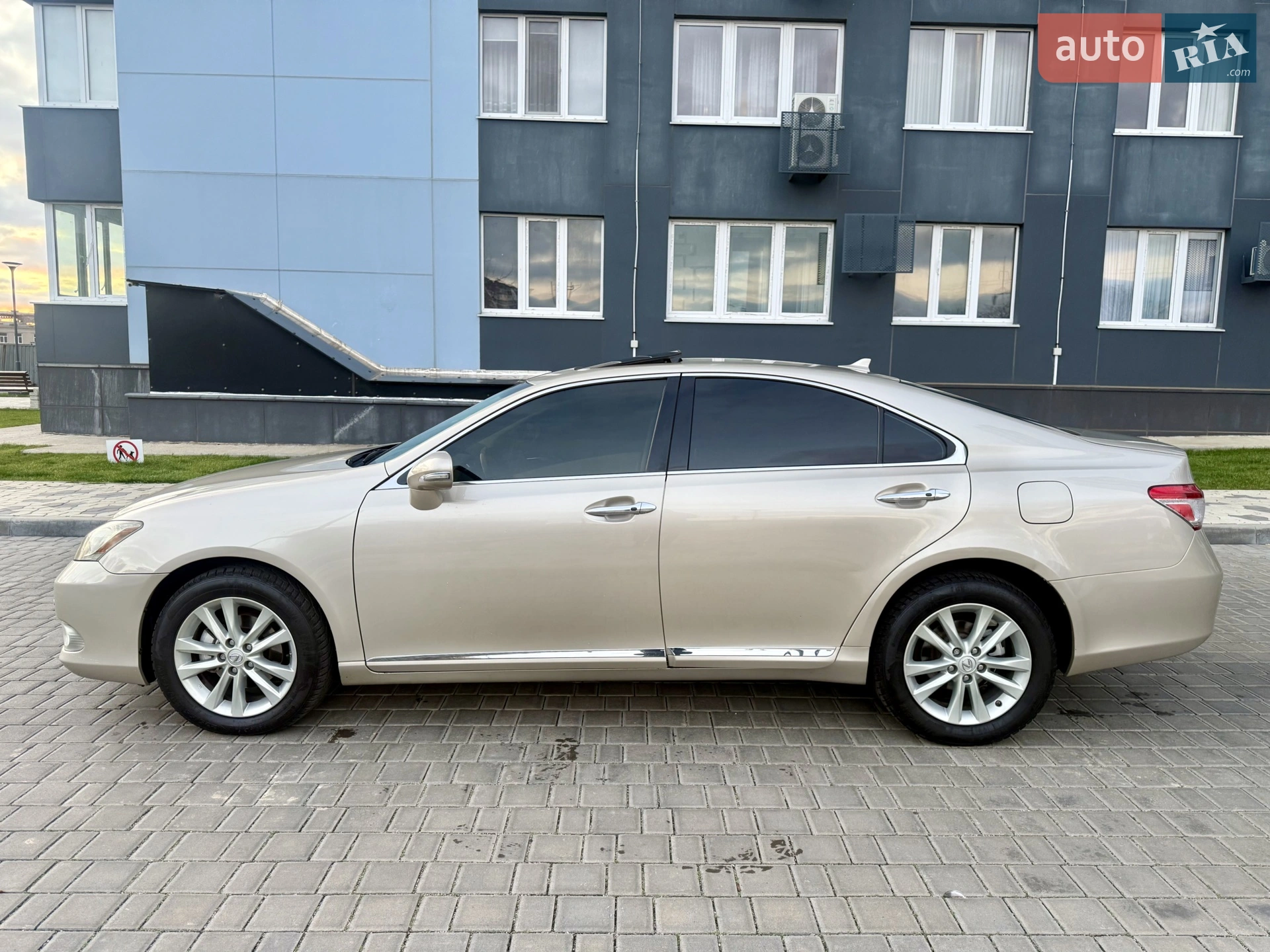 2010 Lexus ES - мініатюра 6