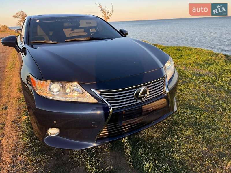 Седан Lexus ES 2015 в Одесі