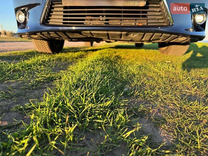 Седан Lexus ES 2015 в Одесі