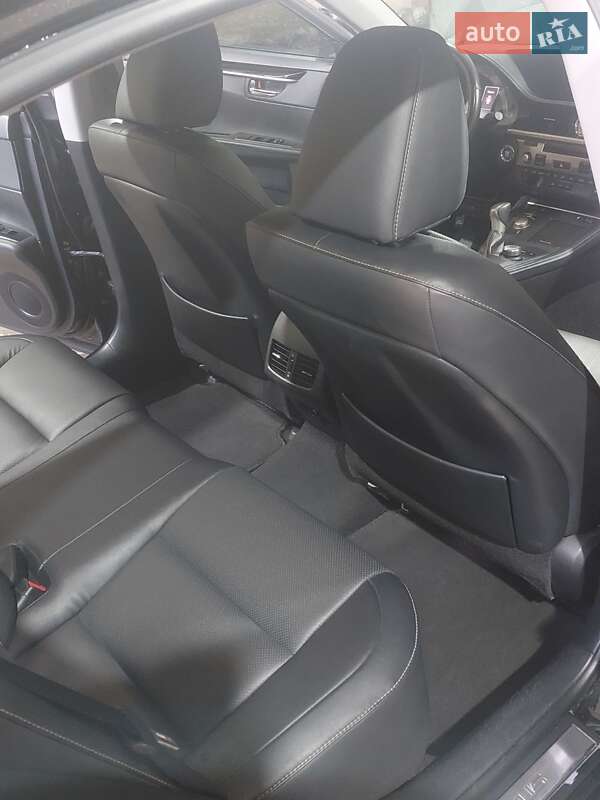 Седан Lexus ES 2016 в Харкові