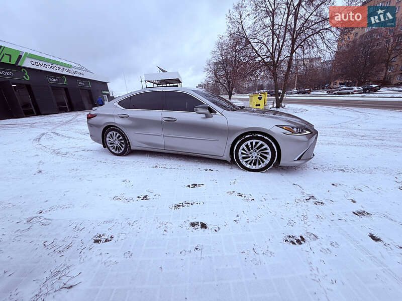 Седан Lexus ES 2018 в Кропивницком