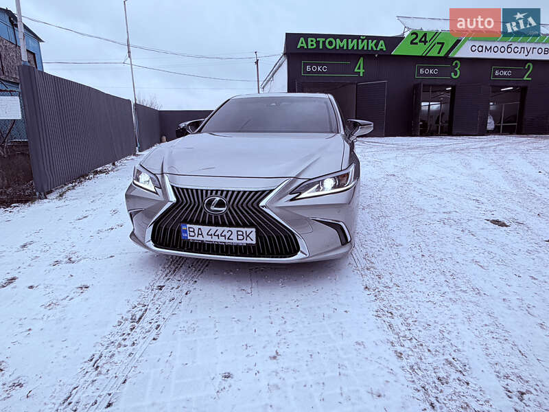 Седан Lexus ES 2018 в Кропивницком