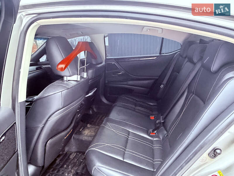 Седан Lexus ES 2018 в Кропивницком