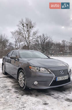 Седан Lexus ES 2013 в Чугуеве