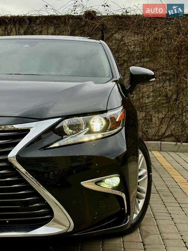 Седан Lexus ES 2018 в Одесі