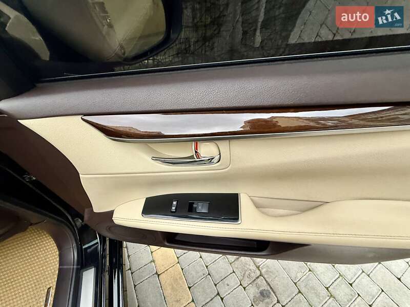 Седан Lexus ES 2018 в Одесі