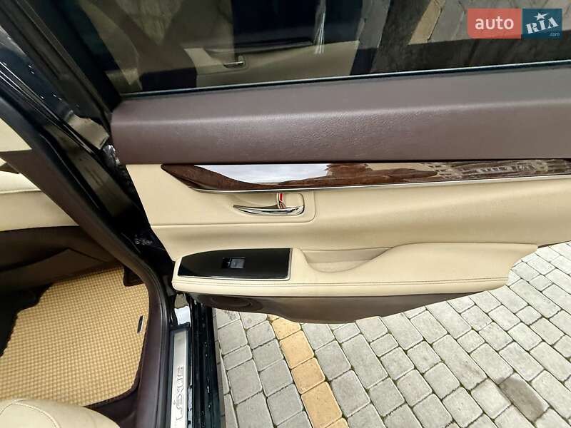 Седан Lexus ES 2018 в Одесі
