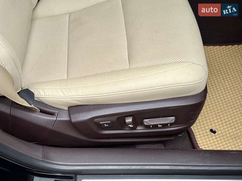 Седан Lexus ES 2018 в Одесі