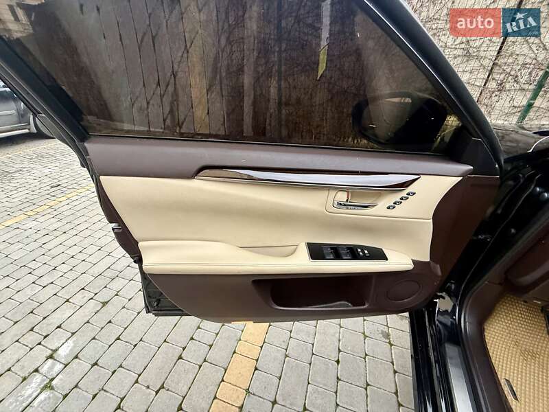 Седан Lexus ES 2018 в Одесі