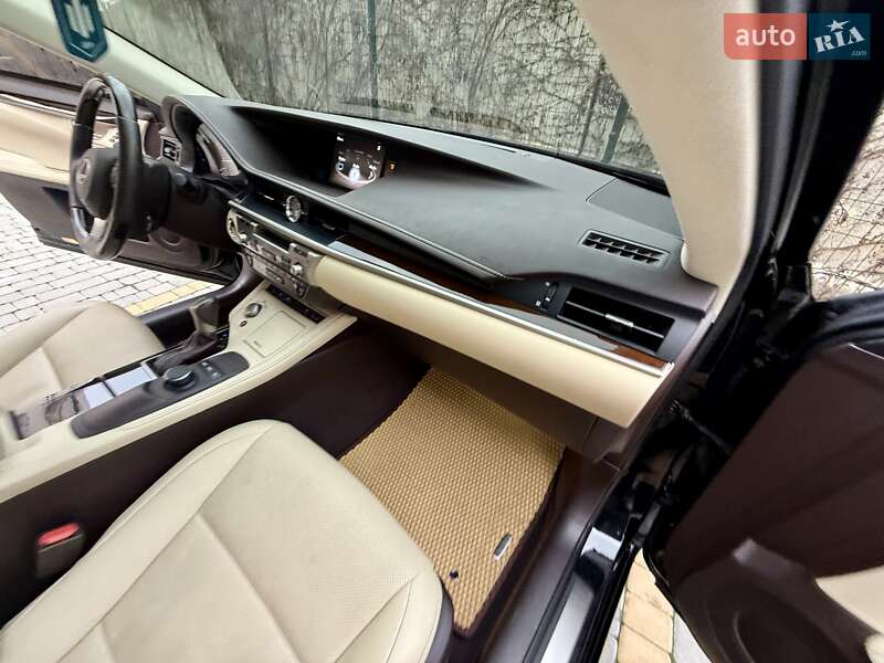 Седан Lexus ES 2018 в Одесі