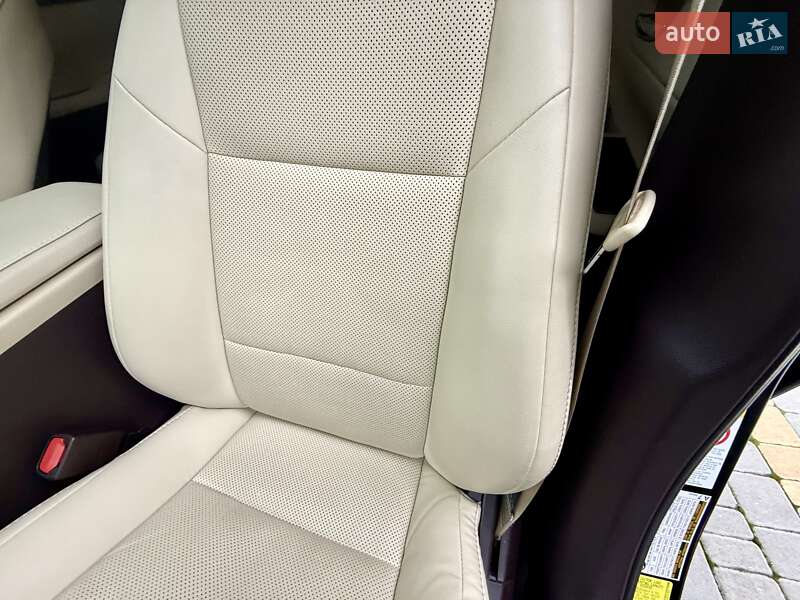 Седан Lexus ES 2018 в Одесі