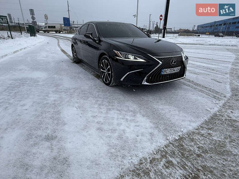 Седан Lexus ES 2020 в Львове