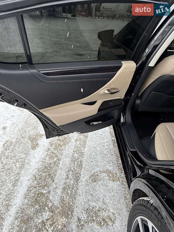 Седан Lexus ES 2020 в Львове
