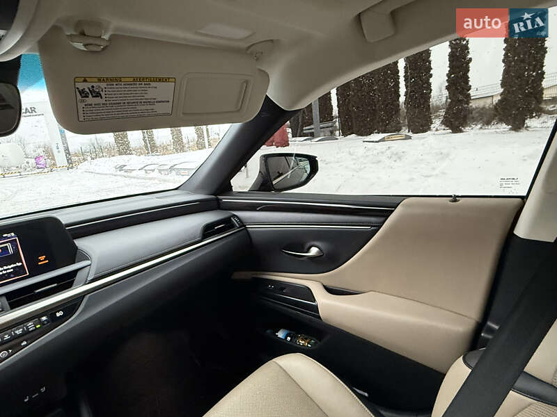 Седан Lexus ES 2020 в Львове