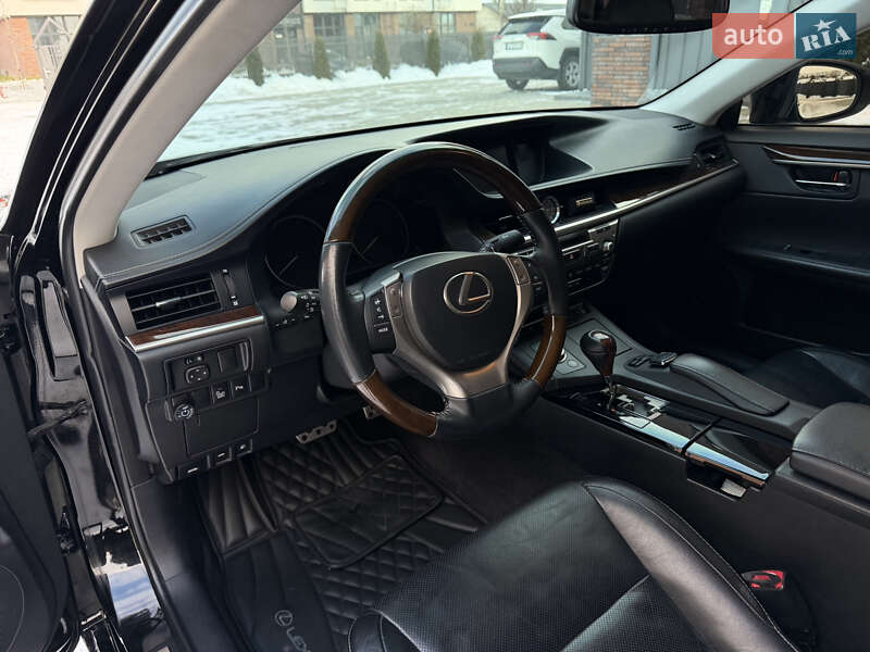 Седан Lexus ES 2014 в Умани