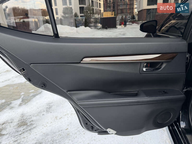 Седан Lexus ES 2014 в Умани